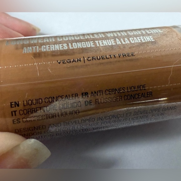 Makeup Obsession Mega Conceal in Shade 15 - Picture 10 of 10